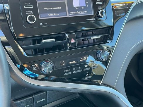 Used 2024 Toyota Camry SE image 17