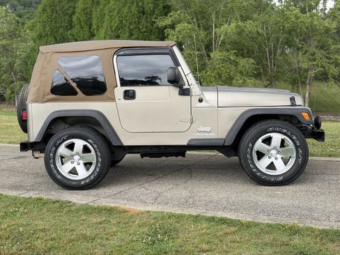 Used 2004 Jeep Wrangler 4WD w/ Dual Top Group image 5