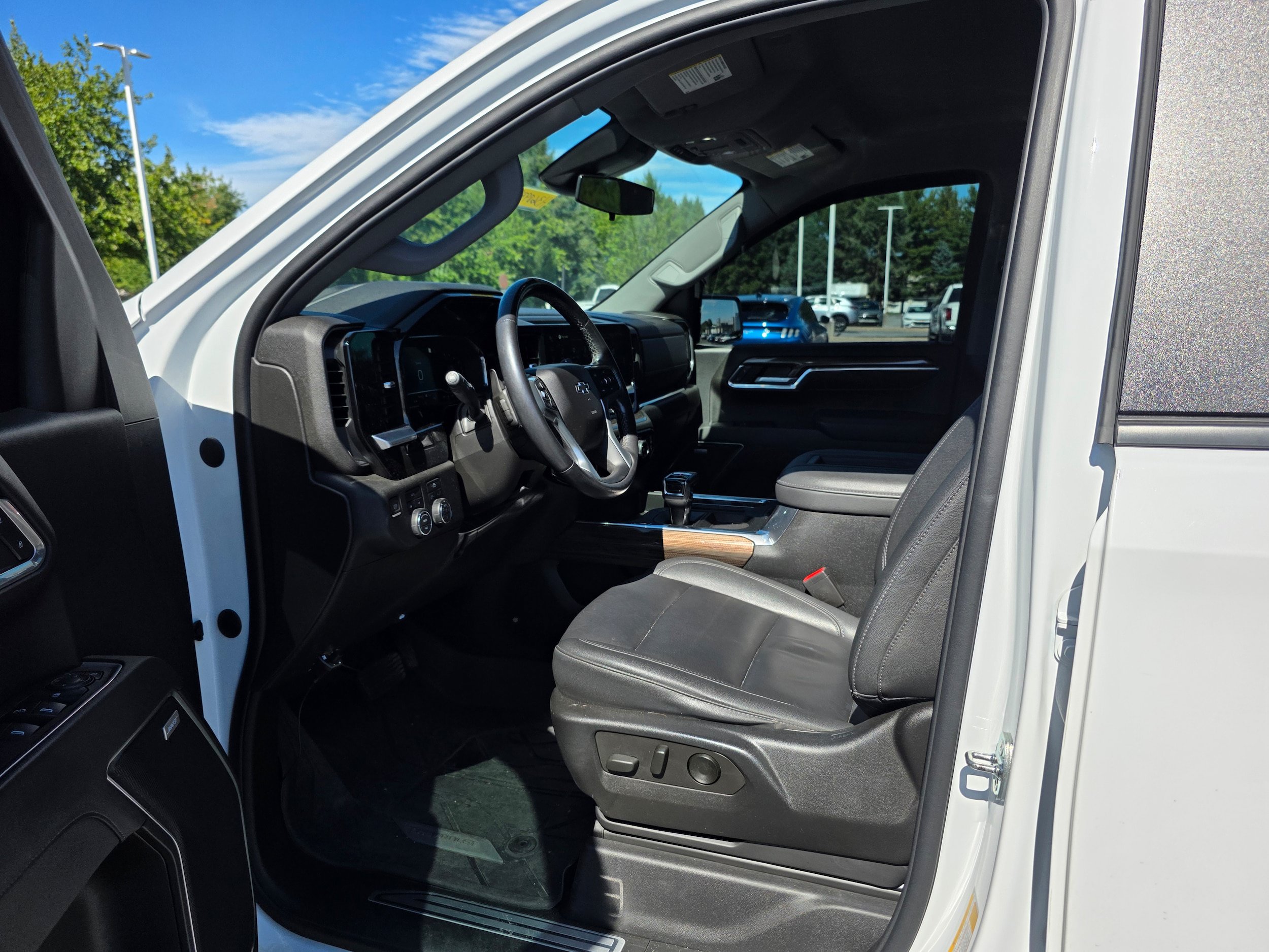 Used 2022 Chevrolet Silverado 1500 RST w/ Redline Edition AWD/4WD image 21