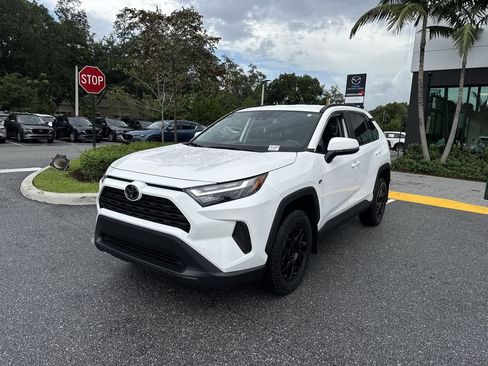 Used 2024 Toyota RAV4 XLE FWD image 9