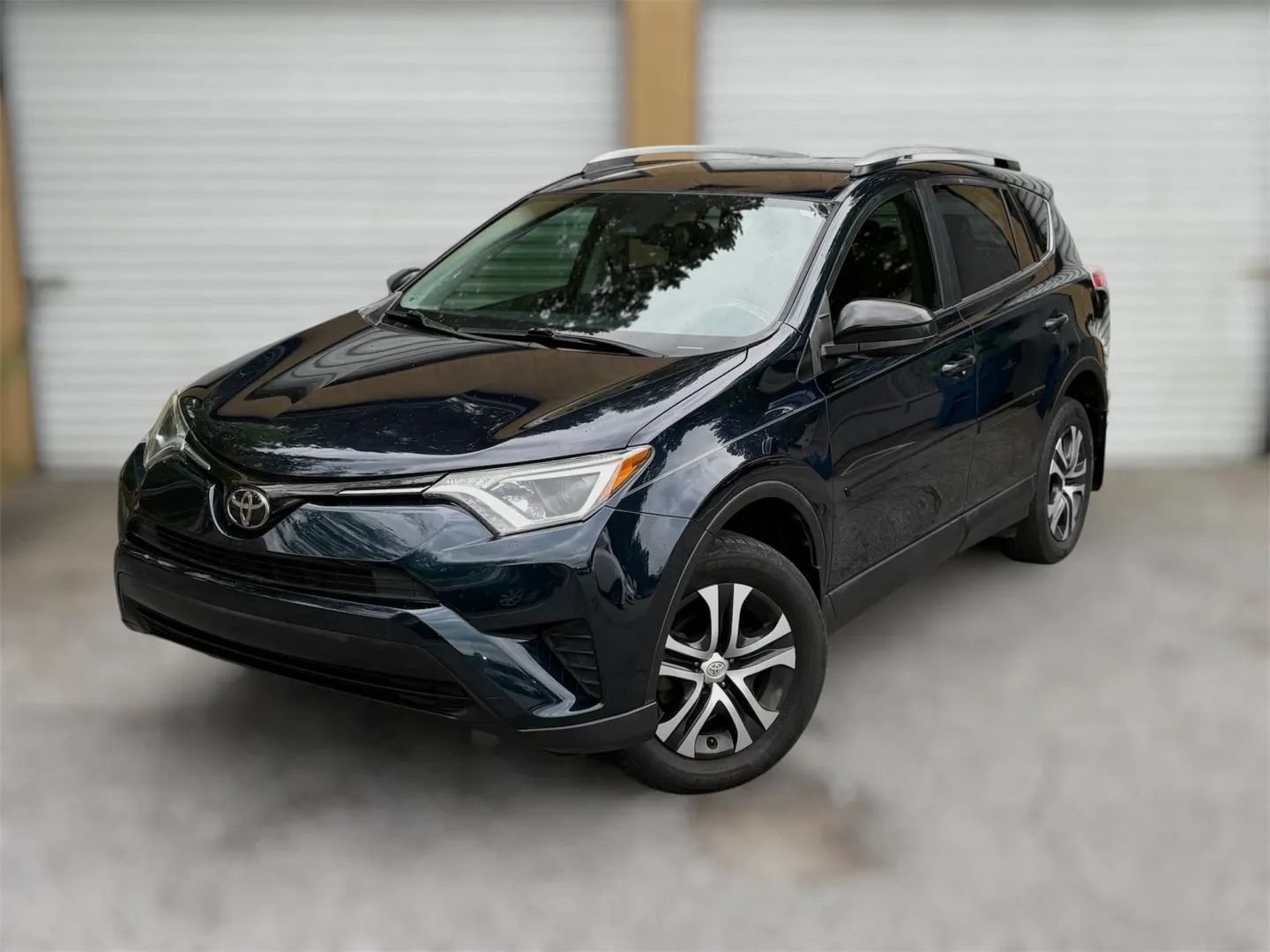 Used 2017 Toyota RAV4 LE FWD image 11