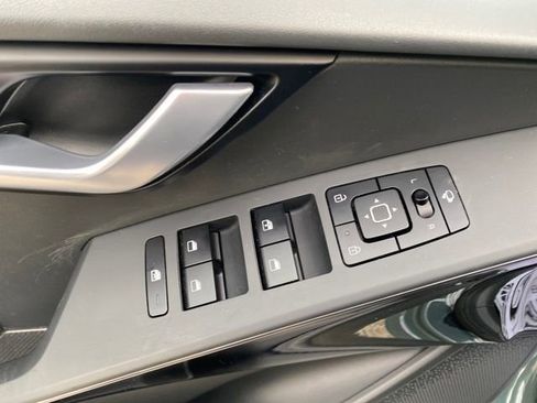 Used 2023 Kia Niro EX Touring image 18