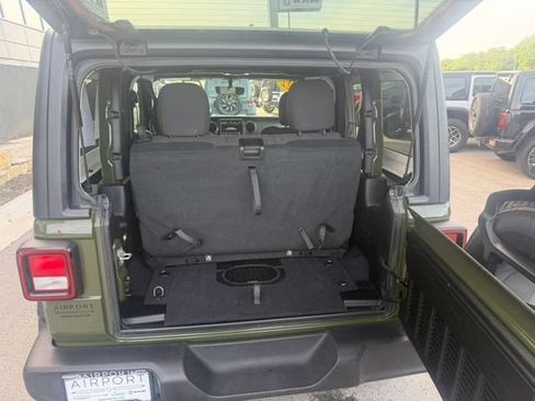 Used 2022 Jeep Wrangler Sport AWD/4WD image 9