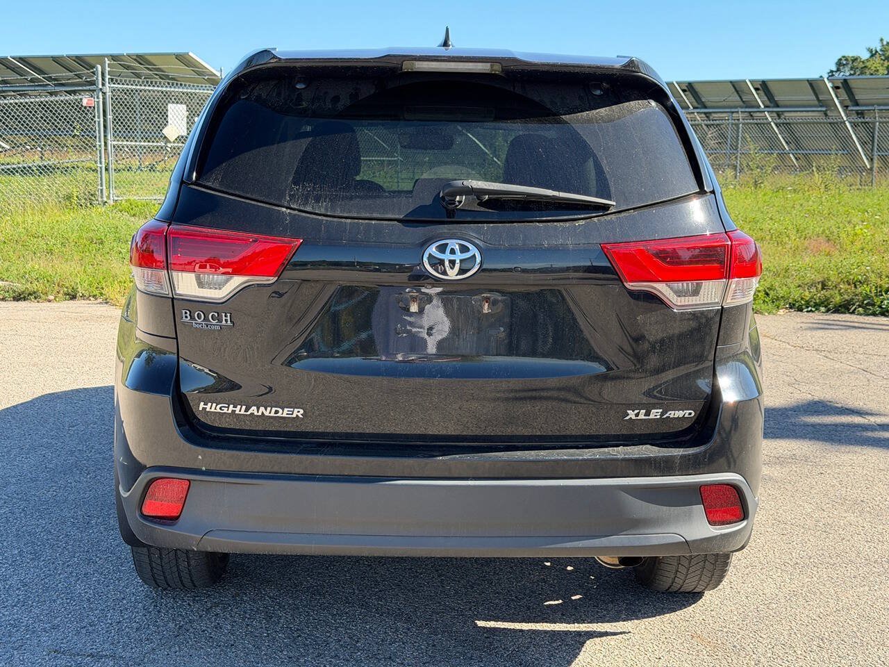 Used 2018 Toyota Highlander XLE AWD/4WD image 4
