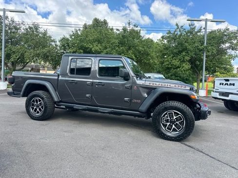Used 2024 Jeep Gladiator Rubicon w/ Steel Bumper Group AWD/4WD image 19