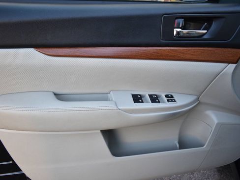 Used 2013 Subaru Outback 2.5i Limited image 15