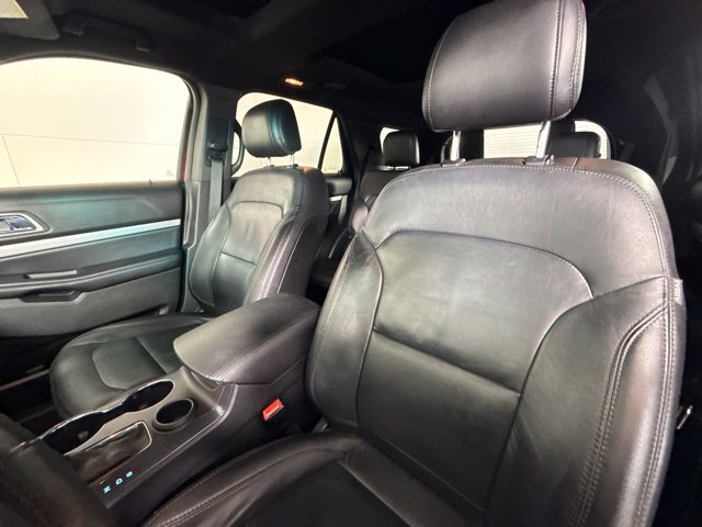 Used 2017 Ford Explorer XLT w/ Equipment Group 202A FWD image 17