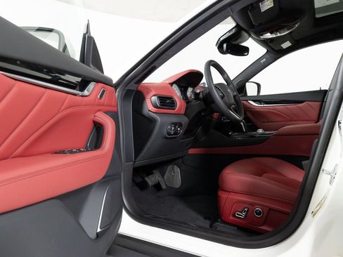 Used 2023 Maserati Levante GT image 19