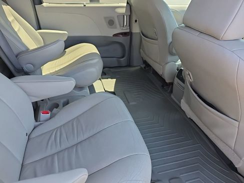 Used 2012 Toyota Sienna XLE w/ XLE Navigation Pkg image 11