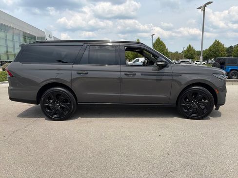 Used 2025 Lincoln Navigator L Black Label AWD/4WD image 8