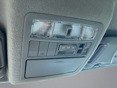 Used 2012 Toyota Highlander Limited FWD image 28