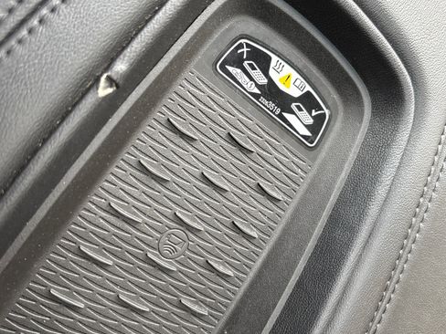 Used 2016 Cadillac Escalade Luxury image 24