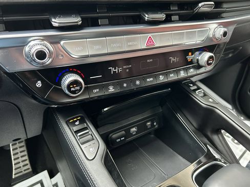 Used 2025 Kia Telluride SX w/ SX Captain's Chair Package AWD/4WD image 23