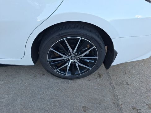 Used 2024 Toyota Camry SE image 11