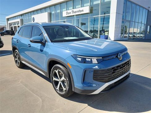 New 2025 Volkswagen Tiguan SE image 1