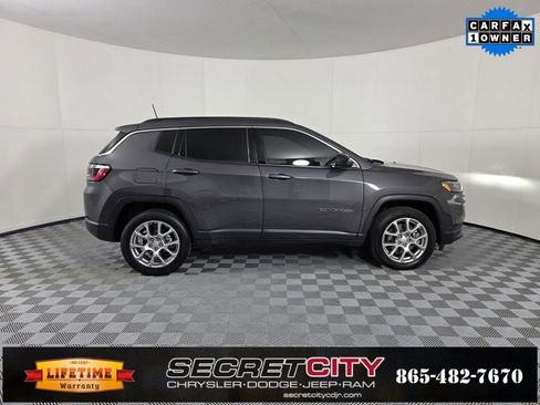 Used 2024 Jeep Compass Latitude w/ Sun and Sound Group image 8