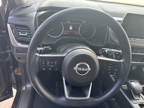 Used 2024 Nissan Rogue SV image 8