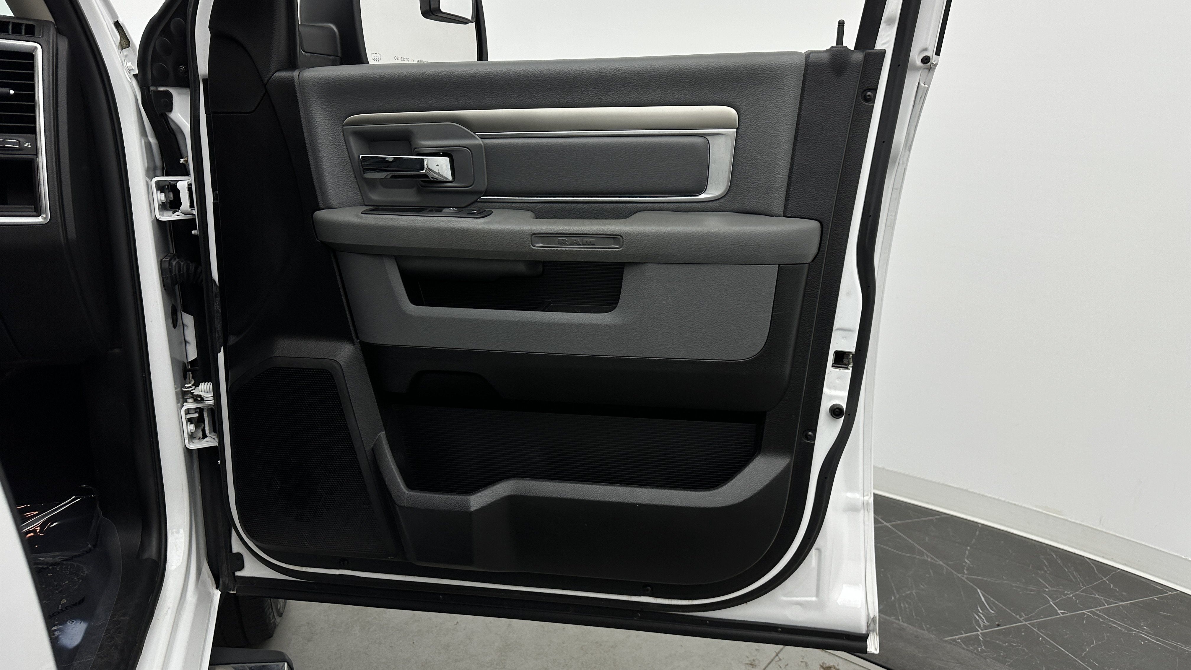 Used 2020 RAM 1500 Classic SLT RWD image 33