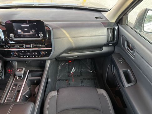 Used 2025 Nissan Pathfinder SV image 38