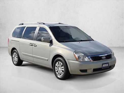 Used 2012 Kia Sedona LX image 3