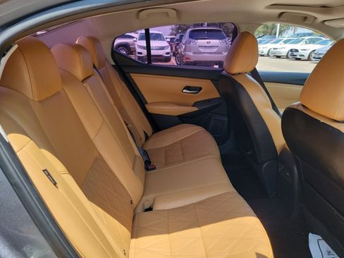 Used 2022 Nissan Sentra SV w/ SV Premium Package FWD image 13