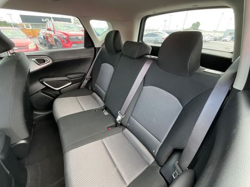 Used 2025 Kia Soul LX w/ LX Technology Package FWD image 20