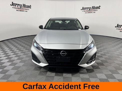 Used 2024 Nissan Altima 2.5 SV image 3