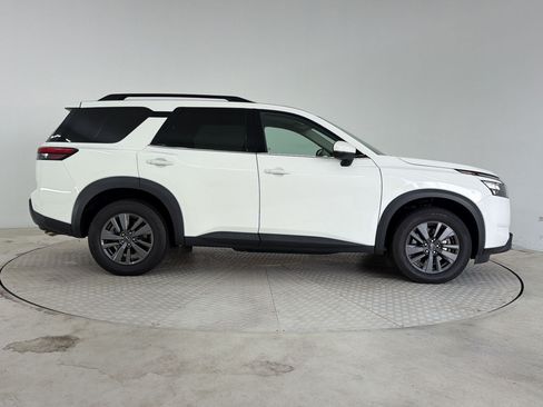 Used 2023 Nissan Pathfinder SV AWD/4WD image 8