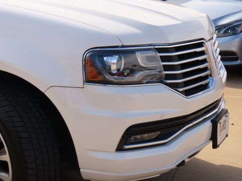 Used 2015 Lincoln Navigator image 5
