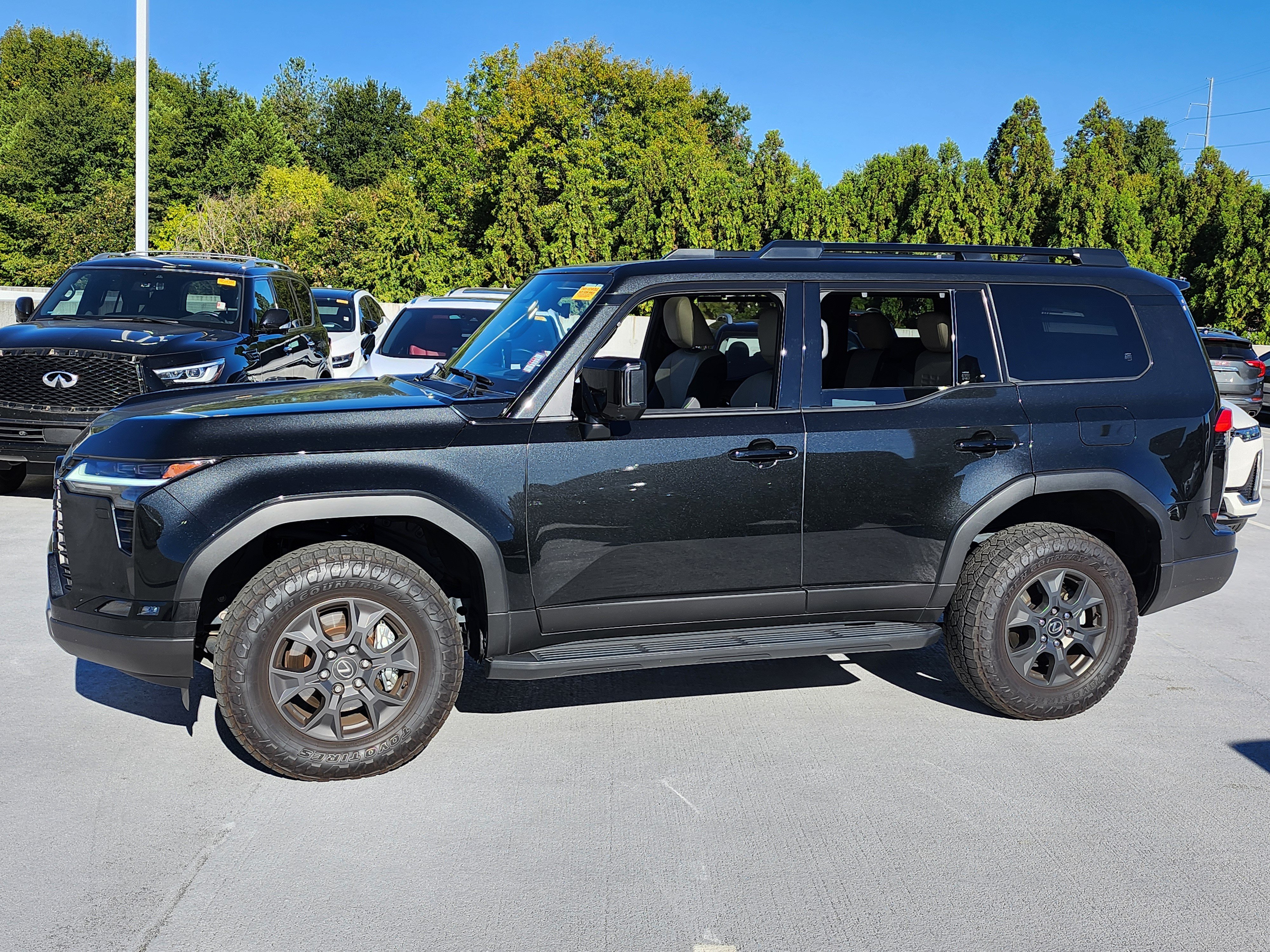 Used 2024 Lexus GX 550 AWD/4WD image 2
