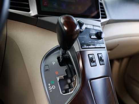 Used 2015 Toyota Venza XLE image 38