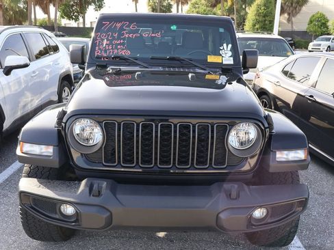 Used 2024 Jeep Gladiator Sport AWD/4WD image 5
