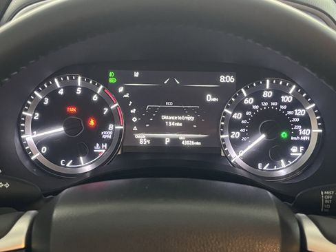 Used 2024 Toyota Highlander XLE FWD image 21