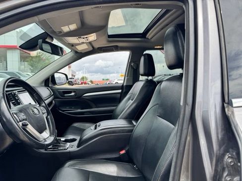 Used 2018 Toyota Highlander XLE w/ Protection Package #3 AWD/4WD image 27