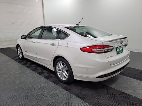 Used 2018 Ford Fusion Titanium FWD image 3