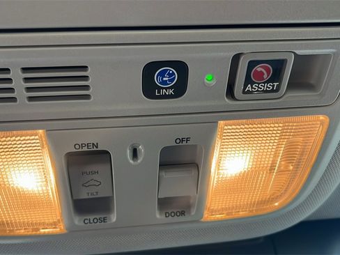 Used 2018 Honda Accord Touring image 16