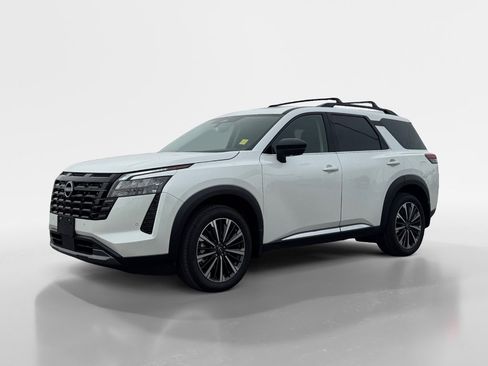 New 2026 Nissan Pathfinder Platinum w/ Cargo Package AWD/4WD image 3