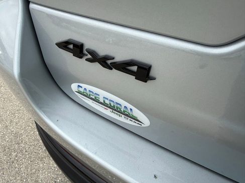 New 2025 Jeep Grand Cherokee Altitude image 32