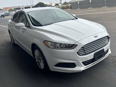 Used 2013 Ford Fusion SE FWD image 2