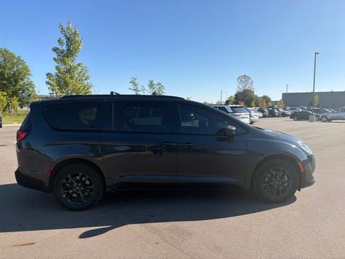Used 2020 Chrysler Pacifica Touring-L w/ Advanced Safetytec Group AWD/4WD image 7