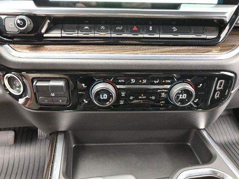 Used 2025 Chevrolet Silverado 1500 LT Trail Boss w/ Convenience Package II AWD/4WD image 25