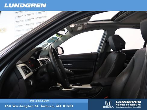 Used 2018 BMW 320i xDrive Sedan w/ Convenience Package AWD/4WD image 9