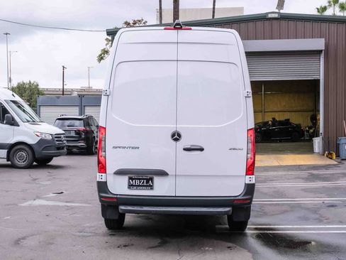 Used 2024 Mercedes-Benz Sprinter 2500 image 5