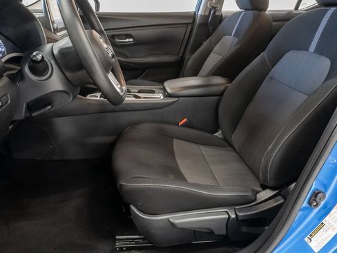 Used 2025 Nissan Sentra SV FWD image 9