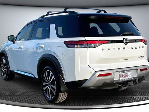 New 2025 Nissan Pathfinder Platinum image 3
