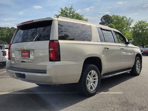 Used 2017 Chevrolet Suburban LT image 5