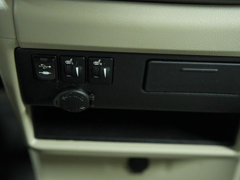 Used 2017 Toyota Sienna XLE image 38