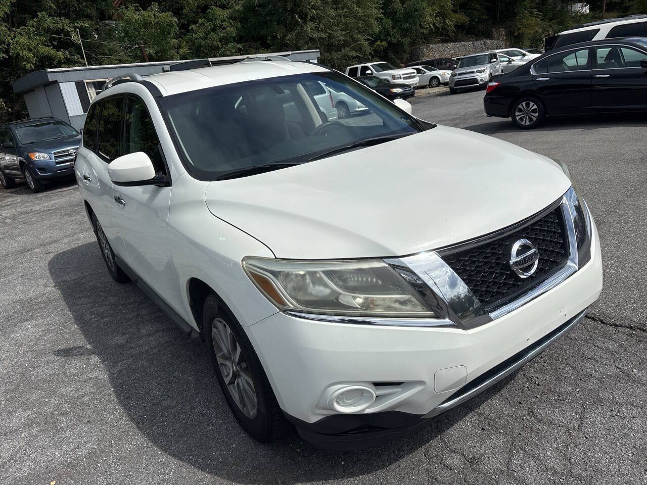 Used 2013 Nissan Pathfinder SV AWD/4WD image 15