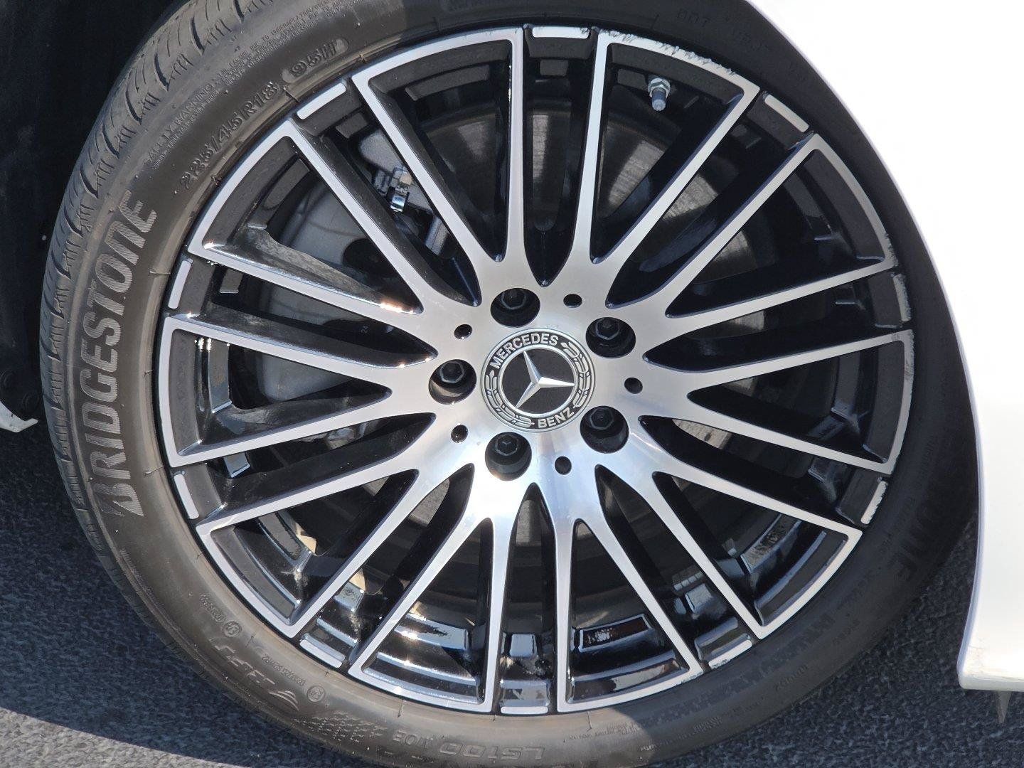 Used 2025 Mercedes-Benz C 300 4MATIC Sedan image 11