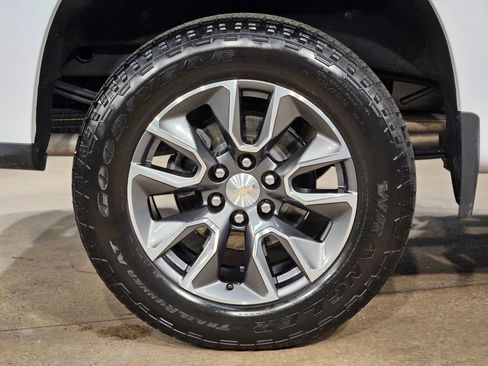 Used 2025 Chevrolet Silverado 1500 LT AWD/4WD image 17